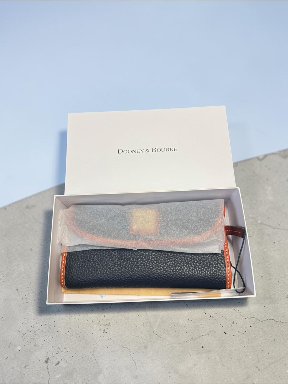 Dooney & Bourke Pebble Grain Continental Clutch Wallet in Navy NIB - Picture 5 of 5